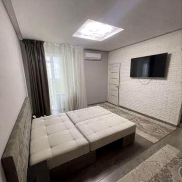 Сдам квартиру студию Таирова Небесной Сотни