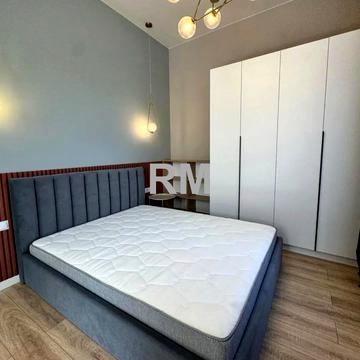 Заньковецької вул., 5/2