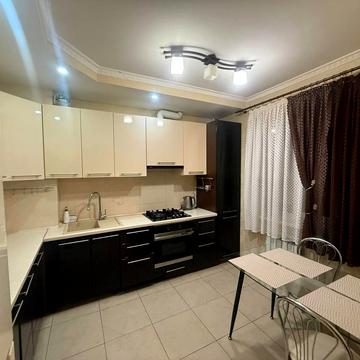 Лариси Руденко вул., 14/15