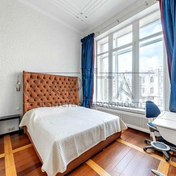 Велика Васильківська вул. (Червоноармійська), 27