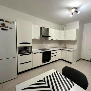 Воскресенська, 18