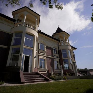 Миколи Миклухи-Маклая вул. (Дежнєва), 5