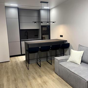 Салютна вул., 16