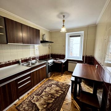 Автозаводська вул., 7