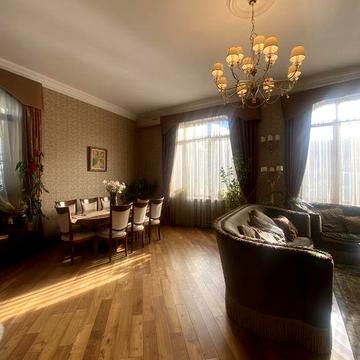 NEW! Будинок Добрий Шлях 27 ! Голосіївський район, центр!