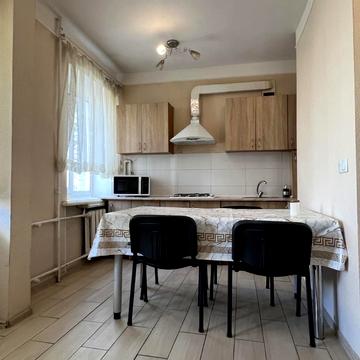 Новгород-Сіверська вул. (Новгородська), 4