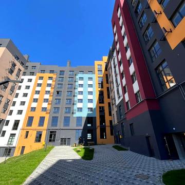 Студентська вул., 24