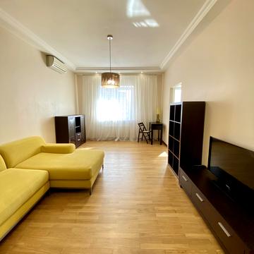 Вячеслава Чорновола вул., 25