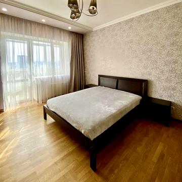 Вячеслава Чорновола вул., 25