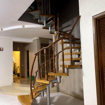 Квітнева вул., 6