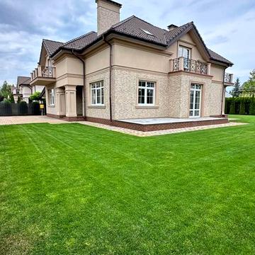 Центральна вул