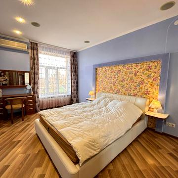 Центральна вул., 4