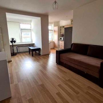 Довгострокова оренда студії в центрі за адресою Південний Бульвар