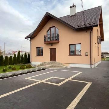 Виноградна, 12