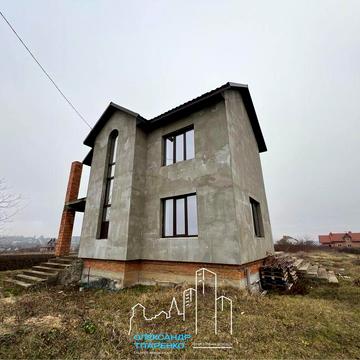 Продам сучасний будинок поруч із містом!