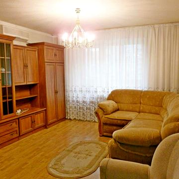 Сдам большую 1 к кв с капрем у. м. Холод Гора. 6800 гр + свет и вода.