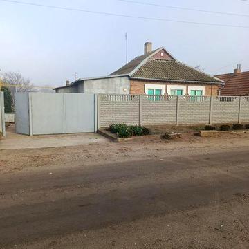 Продам будинок  смт.Комишуваха