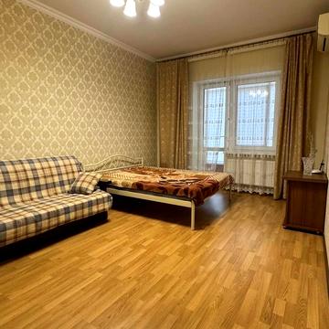 Академіка Єфремова вул. (Командарма Уборевича), 8-А