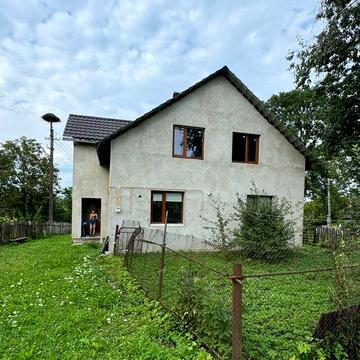 Будинок в селі біля кордону