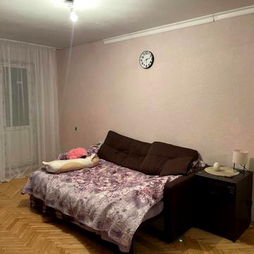 Каховська вул., 35