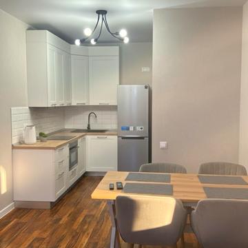 Зарічна вул., 2