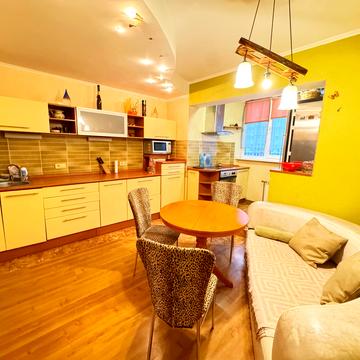 Драгоманова вул., 1-Д