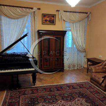 Лютеранська вул., 11-Б