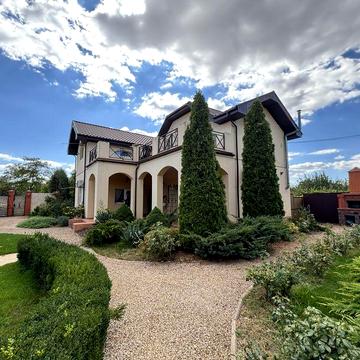 Продам двухэтажный дом в Одессе