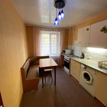 Здаємо свіжу однокімнатну квартиру на першому поверсі на 173 кв