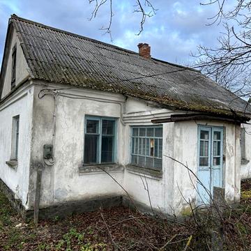 Будинок із земельною ділянкою