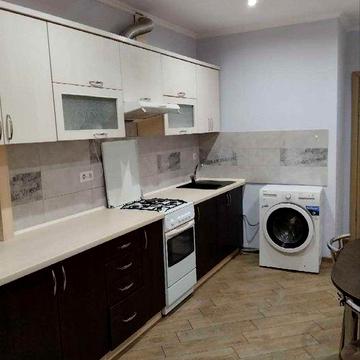 Продаж 1 квартири з ремонтом 38.4 і гараж 20 м2 Побутова 4 ЖК Київський