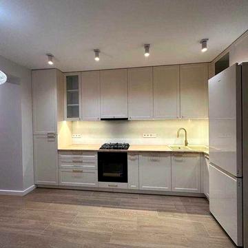 Продаж трикімнатної квартири біля міського озера ЖК міленіум