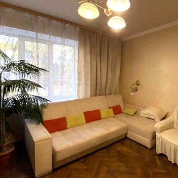 Продаж 2к квартири на вул. Володимира Винниченка, 20. Центр, сталінка.