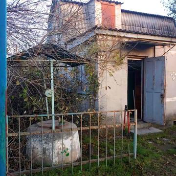 У продажу  невеликий будиночок