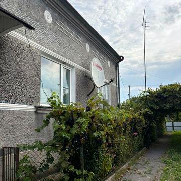 Продам будинок поруч  з містом Шептицький