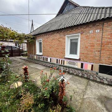 Оренда частини будинку з окремим двором