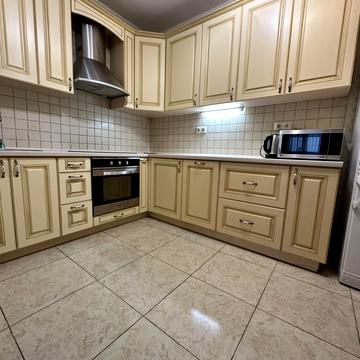 Полтавська вул., 10