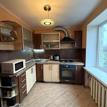 Продаж 2к квартири Молоді