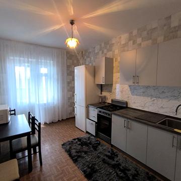 Добровольців вул. (Маршала Говорова), 1/2