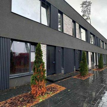 Сучасний таунхаус у затишній зеленій частині Бучі