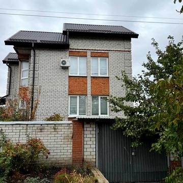 Добровольців вул., 20