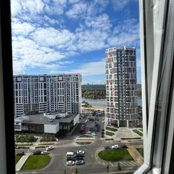 вулиця Євгена Маланюка, 8