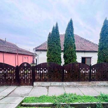 Продаж будинку в с .Яноші при центральній дорозі ( 5 км від Берегово )