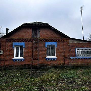 Будинок в селі та город 50 соток