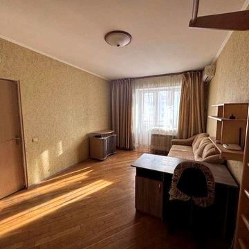 м. Харківська, 10 хв. пішки, спальня + кухня-вітальня.