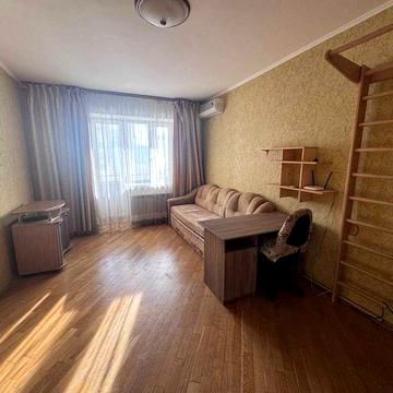 м. Харківська, 10 хв. пішки, спальня + кухня-вітальня.