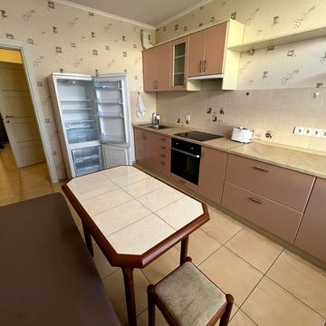 Олександра Мишуги вул., 2