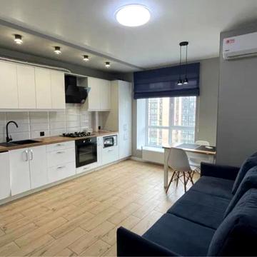 Набережна Перемоги вул., 42