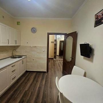 Здається 1 кімнатна з газом поруч ТРЦ " Токіо"