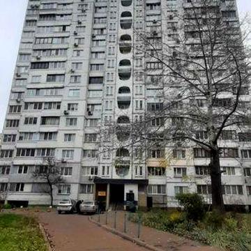 3 комнатная раздельная ул. Вербицкого 36 -Б серия Т4  у метро свободна